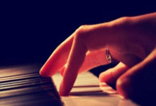 孙颖莎作为亚洲运动员代表登台巴黎奥运会闭幕式.